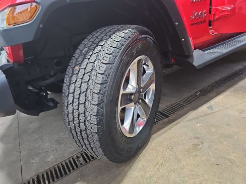 Used 2022 Jeep Wrangler Unlimited Sahara w/ Cold Weather Group image 32