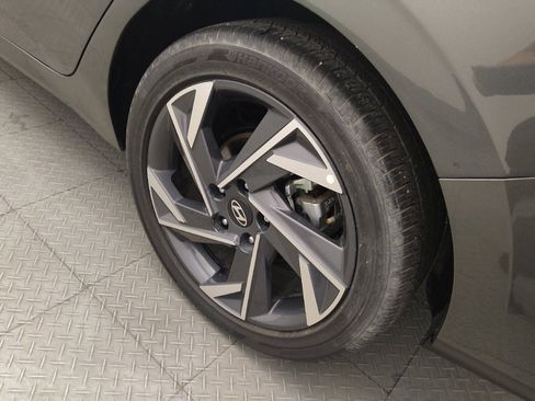 Used 2025 Hyundai Elantra SEL FWD image 31