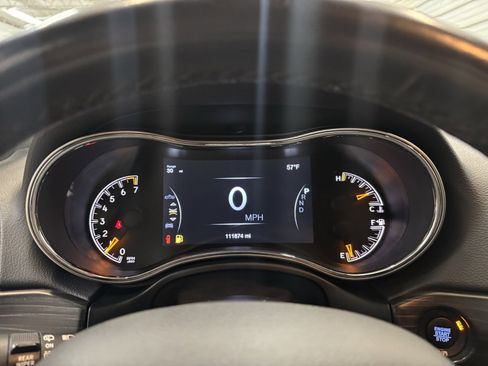 Used 2019 Jeep Grand Cherokee Laredo image 19