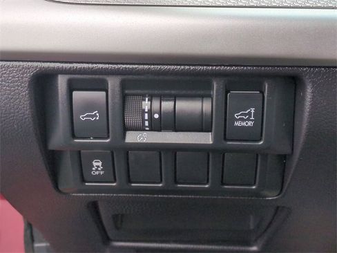 Used 2017 Subaru Outback 2.5i Premium image 17