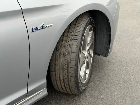 Used 2016 Hyundai Sonata Limited w/ Option Group 02 image 11