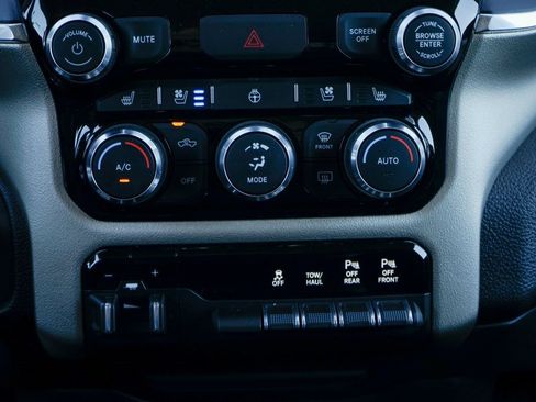 Used 2019 RAM 1500 Laramie image 35