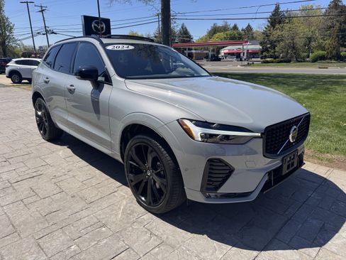 Used 2024 Volvo XC60 B5 Ultimate w/ Protection Package Premier AWD/4WD image 18