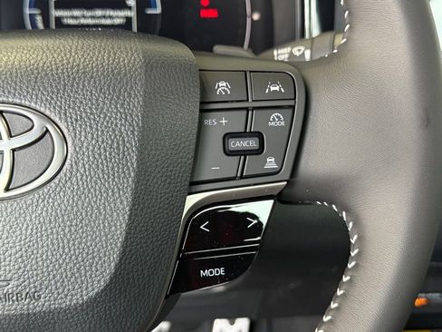 Used 2026 Toyota Camry SE FWD image 23