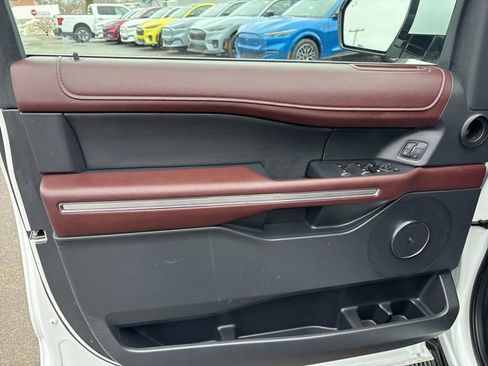 Used 2024 Ford Expedition Limited image 13