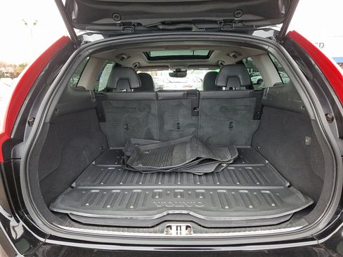 Used 2017 Volvo XC60 T6 Dynamic w/ Preferred Option Package image 29