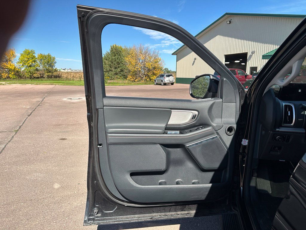 Used 2025 Ford Expedition Active AWD/4WD image 11