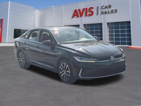 Used 2025 Volkswagen Jetta SE FWD image 3