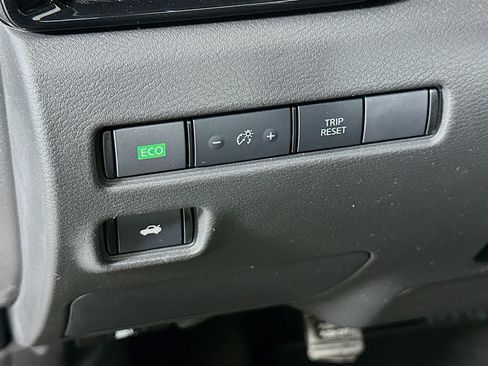 Used 2024 Nissan Sentra SV image 17