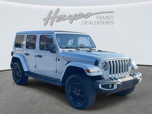 Used 2022 Jeep Wrangler Unlimited Sahara w/ Cold Weather Group image 30
