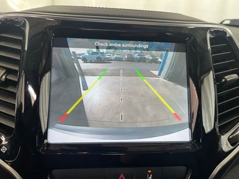 Used 2022 Jeep Cherokee Limited image 18