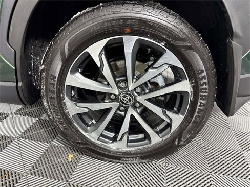 Used 2024 Toyota Corolla Cross XLE image 30