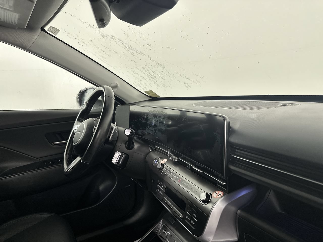 Used 2024 Hyundai Kona Limited FWD image 14