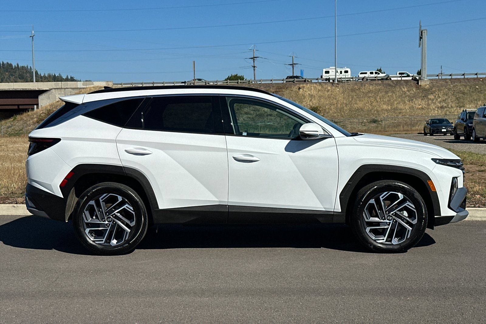 Used 2025 Hyundai Tucson Limited AWD/4WD image 2