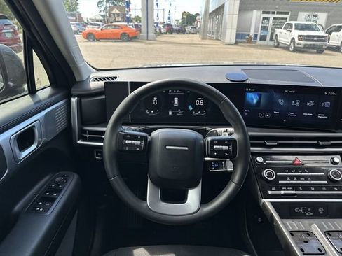 Used 2025 Hyundai Santa Fe SE FWD image 13