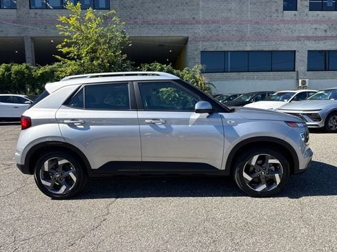 Used 2026 Hyundai Venue SEL FWD image 18