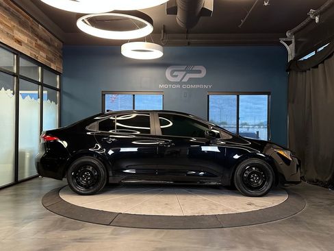 Used 2025 Toyota Corolla LE FWD image 2