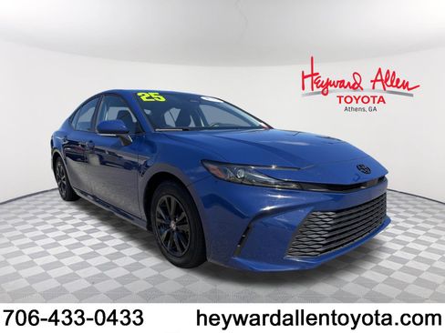 Certified 2025 Toyota Camry LE image 1