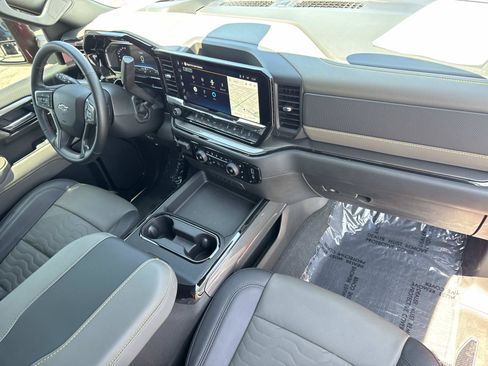 Used 2025 Chevrolet Silverado 2500 ZR2 w/ Technology Package AWD/4WD image 32