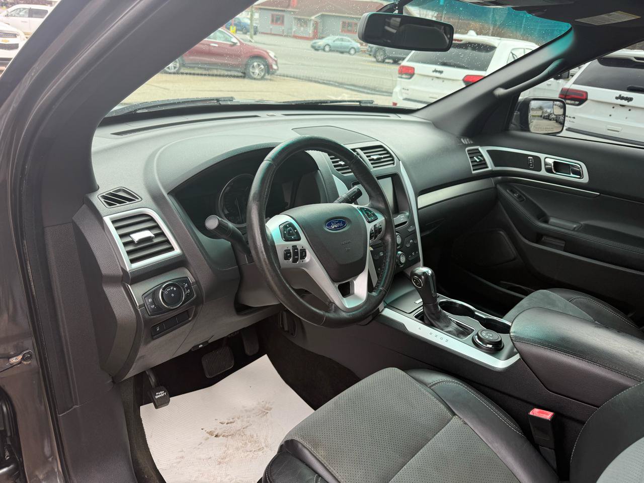 Used 2015 Ford Explorer XLT w/ Equipment Group 202B AWD/4WD image 15