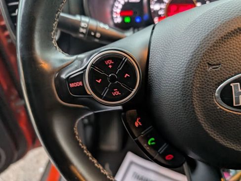 Used 2019 Kia Soul + image 17