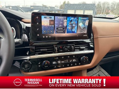 New 2026 Nissan Pathfinder Platinum image 17