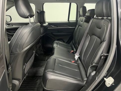 Used 2023 Jeep Grand Cherokee Limited image 48