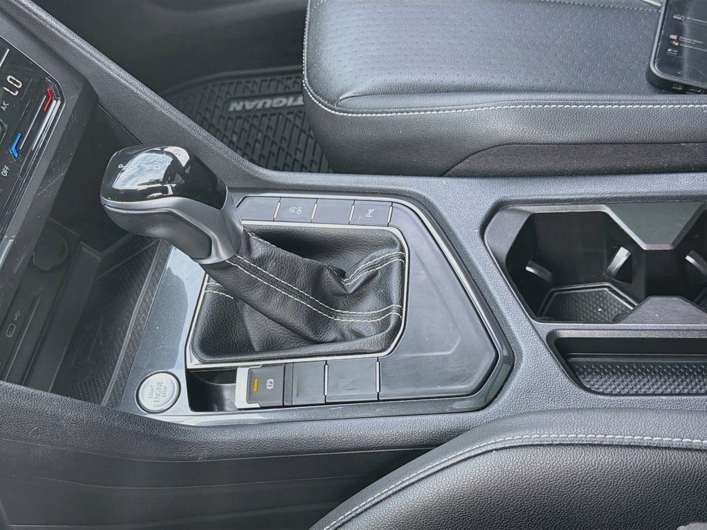 Used 2023 Volkswagen Tiguan SE R-Line FWD image 18