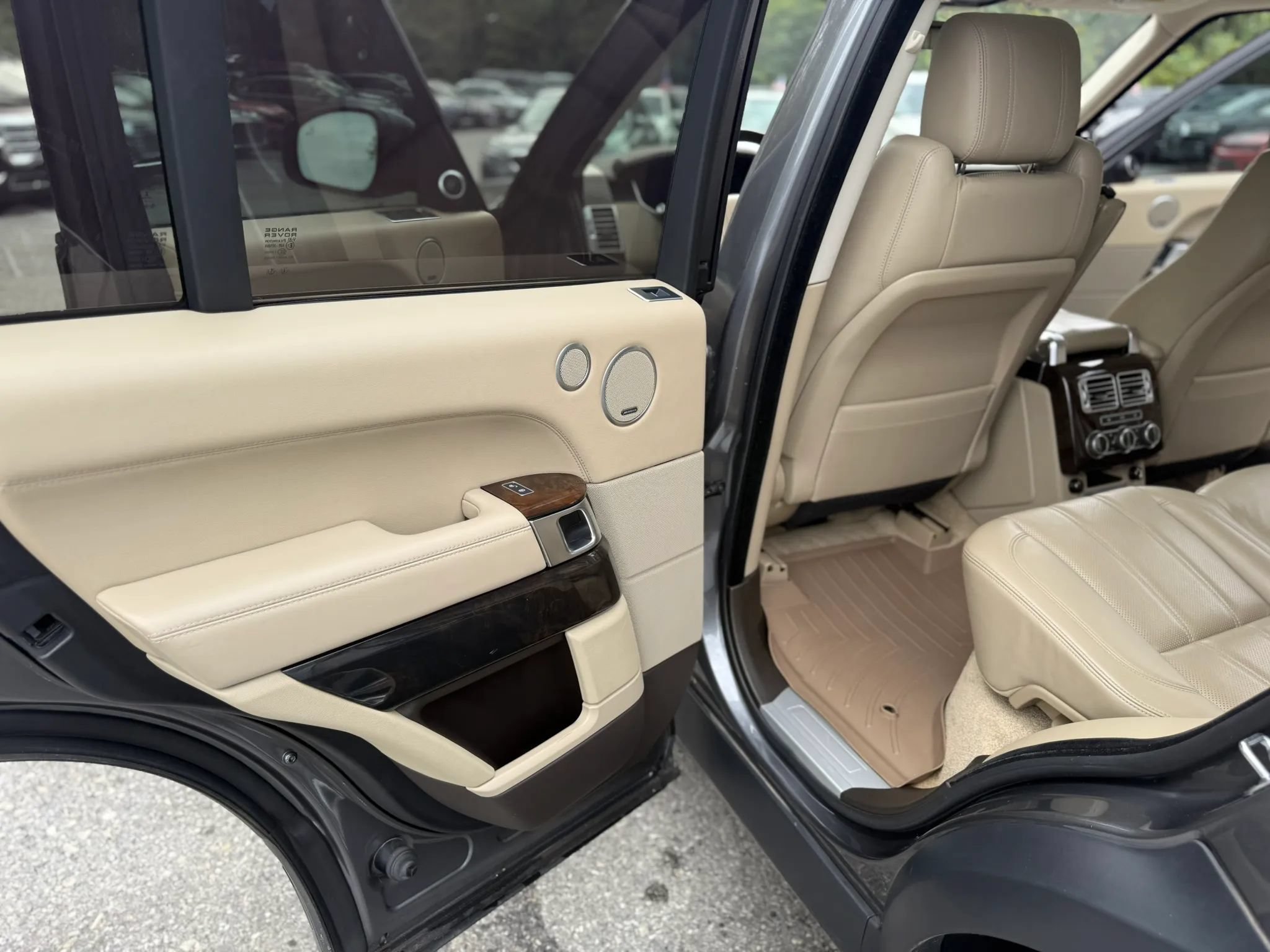 Used 2017 Land Rover Range Rover Supercharged AWD/4WD image 16