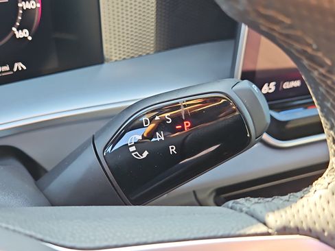 New 2026 Volkswagen Tiguan SE R-Line AWD/4WD image 17