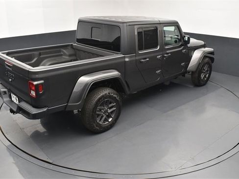 New 2025 Jeep Gladiator Sport image 18