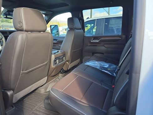 New 2026 GMC Sierra 3500 Denali w/ Denali Reserve Package image 10