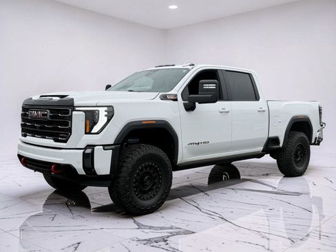 Used 2024 GMC Sierra 2500 AT4 w/ AT4 Premium Plus Package AWD/4WD image 3
