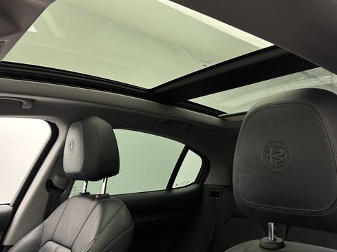 Used 2018 Alfa Romeo Stelvio Ti image 5