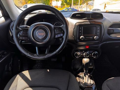 Used 2017 Jeep Renegade Altitude FWD image 20