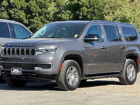 Used 2024 Jeep Wagoneer 4WD w/ HD Trailer Tow Package image 8