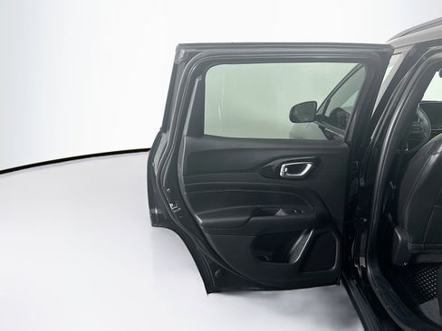 Used 2024 Jeep Compass Latitude w/ Convenience Group AWD/4WD image 26