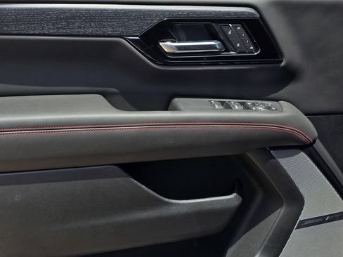 New 2026 GMC Yukon AT4 Ultimate AWD/4WD image 19