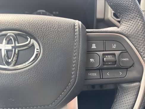 Used 2025 Toyota Tundra Limited AWD/4WD image 12