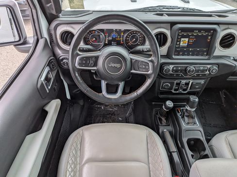Used 2023 Jeep Gladiator Overland AWD/4WD image 17