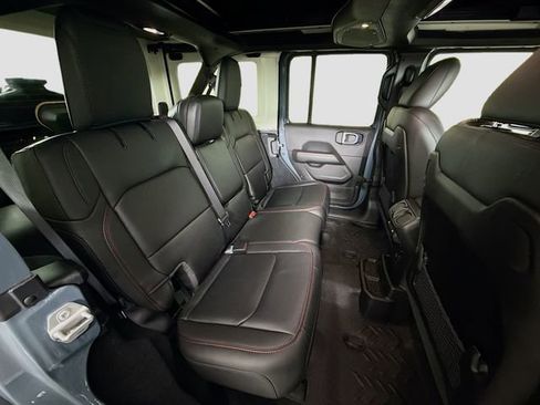 Used 2024 Jeep Wrangler Unlimited Rubicon image 25