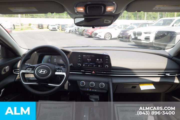 Used 2026 Hyundai Elantra SE FWD image 21