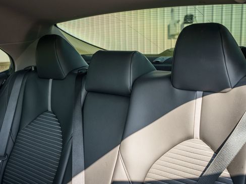 Used 2023 Toyota Camry SE FWD image 19