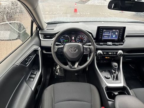 Used 2020 Toyota RAV4 LE image 12
