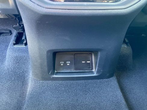 Used 2024 Volkswagen Atlas SE image 16