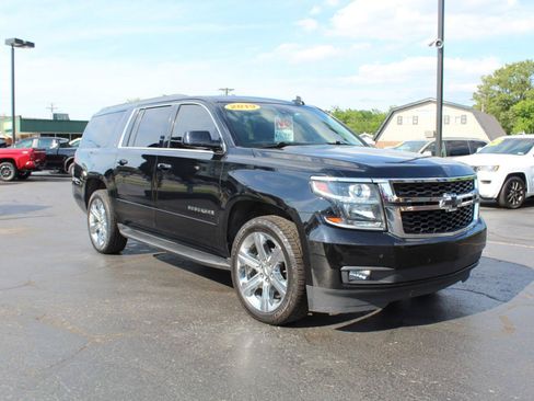 Used 2019 Chevrolet Suburban LT AWD/4WD image 3