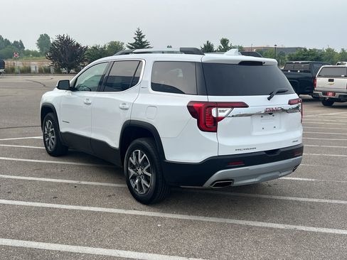 Used 2023 GMC Acadia SLT AWD/4WD image 3