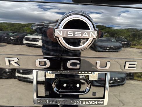 Used 2024 Nissan Rogue S FWD image 9