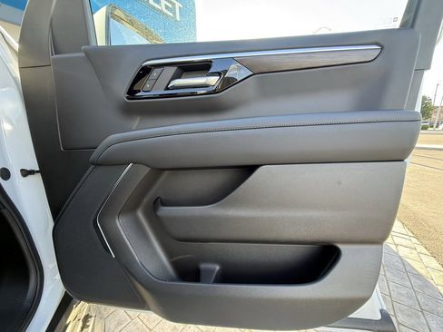 New 2026 Chevrolet Suburban LS image 12