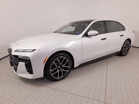 Used 2025 BMW 740i xDrive w/ Executive Package AWD/4WD image 3